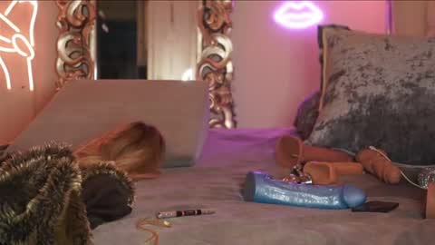 Snapshot of avalonnfoxx chatting on 12-24-24, 06:22 AvalonnFoxx online show from 12-24-24, 06:22