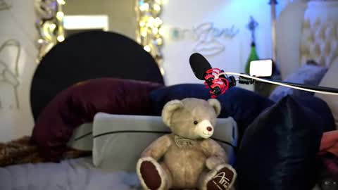 AvalonnFoxx online show from 12-17-25, 07:58