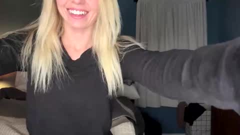 Snapshot of avarosefit chatting on 02-25-26, 02:43 Ava Rose online show from 02-25-26, 02:43