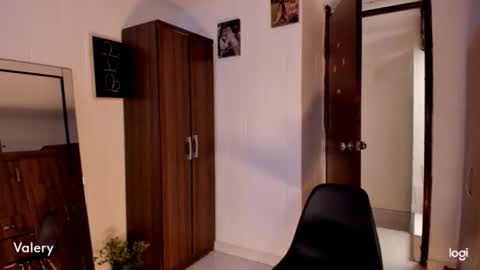 Valery -- online show from 11-28-25, 06:32