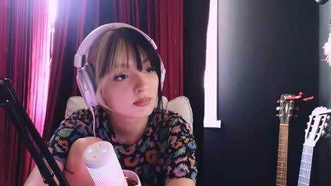 Snapshot of avi_nile chatting on 07-12-26, 04:25 Avriel online show from 07-12-26, 04:25