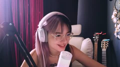 Snapshot of avi_nile chatting on 08-04-26, 04:48 Avriel online show from 08-04-26, 04:48
