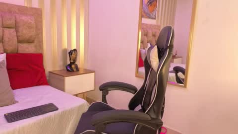 AVIS  online show from 11-26-25, 05:36