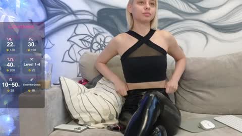 Snapshot of avr0ra chatting on 01-08-25, 08:27 Goddess Avrora online show from 01-08-25, 08:27