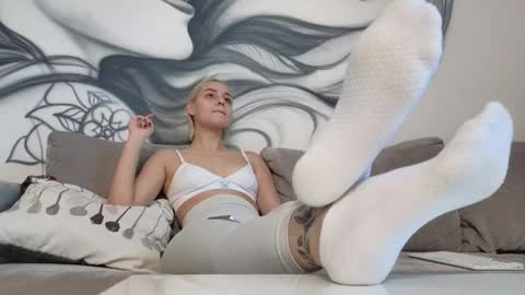 Snapshot of avr0ra chatting on 11-16-25, 09:26 Goddess Avrora online show from 11-16-25, 09:26