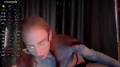 Snapshot of avril_pearly_ chatting on 10-03-25, 10:45 avril_pearly_ online show from 10-03-25, 10:45