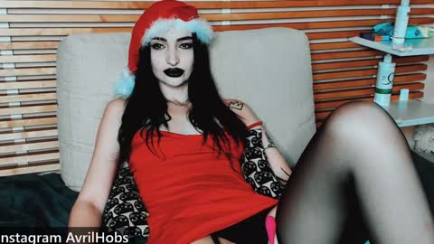 Snapshot of avrilhobs chatting on 12-25-24, 03:17 Avril online show from 12-25-24, 03:17
