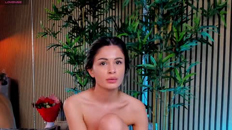 AVRILL CYRUX online show from 01-20-25, 10:40