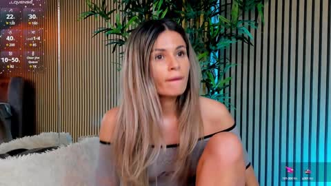 AVRILL CYRUX online show from 01-28-25, 02:53