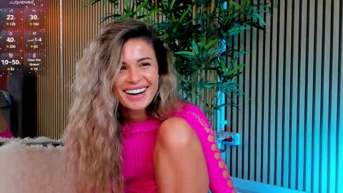 AVRILL CYRUX online show from 01-31-25, 02:49