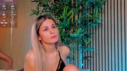 AVRILL CYRUX online show from 02-28-25, 07:48