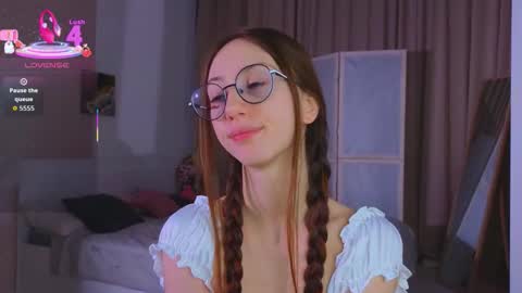 Avril online show from 11-14-25, 10:18