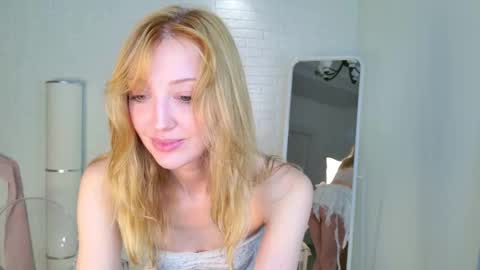 aweryuwu online show from 10-28-25, 06:50