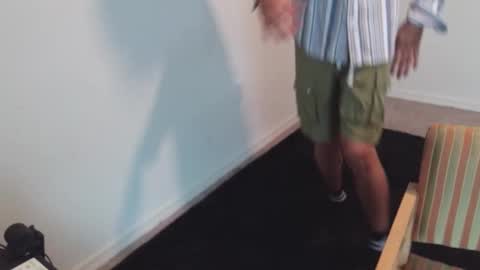 Snapshot of awwdi1 chatting on 02-25-25, 04:10 Edward Skellington online show from 02-25-25, 04:10