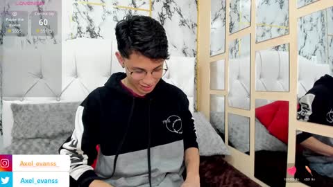 Axel Evanss online show from 02-05-25, 01:11
