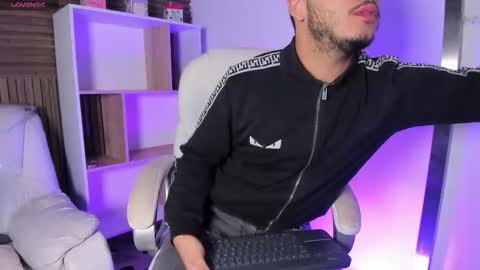 axel_grey_ online show from 10-10-25, 12:15