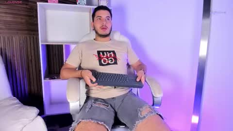 axel_grey_ online show from 11-12-25, 12:16