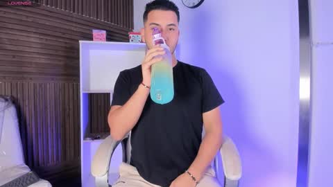 axel_grey_ online show from 11-14-25, 12:37