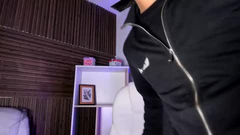 axel_grey_ online show from 12-05-25, 12:25