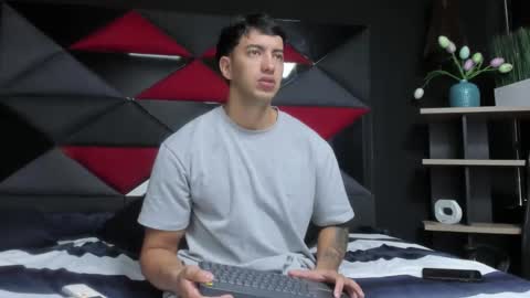 Snapshot of axel_hendrick chatting on 02-17-26, 01:07 axel_hendrick online show from 02-17-26, 01:07