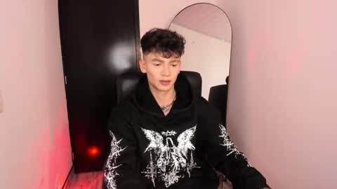 Snapshot of axel_inkshade chatting on 12-19-25, 07:15 Axel online show from 12-19-25, 07:15