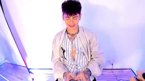 Snapshot of axel_inkshade chatting on 01-12-26, 01:33 Axel online show from 01-12-26, 01:33