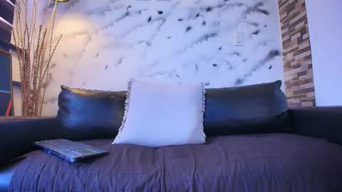 Snapshot of axel_moon_s chatting on 09-17-25, 08:10 Axel Moon online show from 09-17-25, 08:10