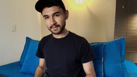 Snapshot of axel_moon_s chatting on 10-14-25, 07:03 Axel Moon online show from 10-14-25, 07:03