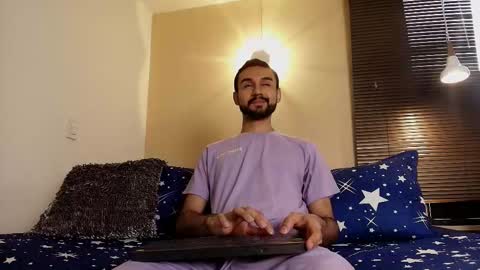 Snapshot of axel_moon_s chatting on 11-12-25, 08:19 Axel Moon online show from 11-12-25, 08:19