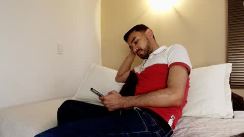 Snapshot of axel_moon_s chatting on 11-26-25, 08:10 Axel Moon online show from 11-26-25, 08:10