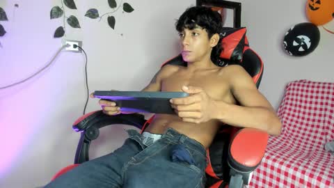 axel_rosse2 online show from 10-31-25, 10:33