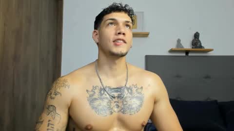 Snapshot of axel_taylor21 chatting on 09-18-25, 02:35 INDEPENDENT MODEL  online show from 09-18-25, 02:35