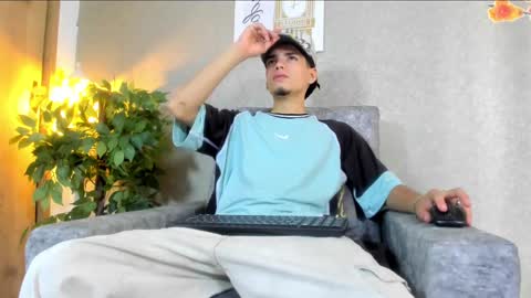 Snapshot of axel_wiliams chatting on 10-06-25, 06:49 axel  online show from 10-06-25, 06:49