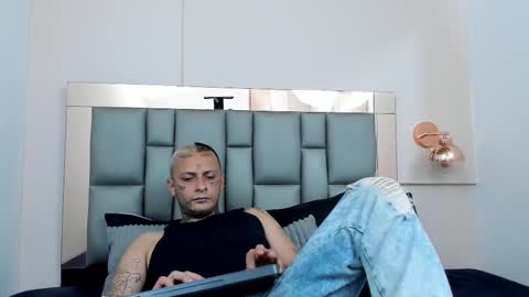 Snapshot of axeldasilva27cm chatting on 01-08-25, 09:01 online show from 01-08-25, 09:01