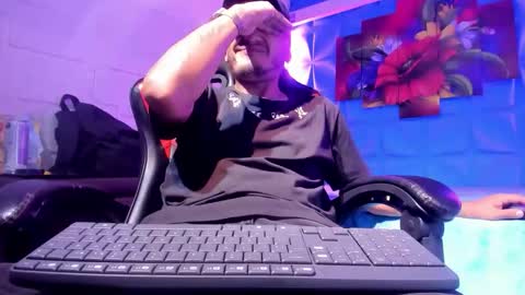 Axell Cross2 online show from 10-22-25, 02:01