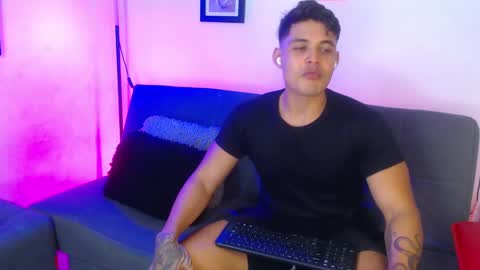 Snapshot of axell_dior chatting on 01-18-25, 02:03 axell online show from 01-18-25, 02:03