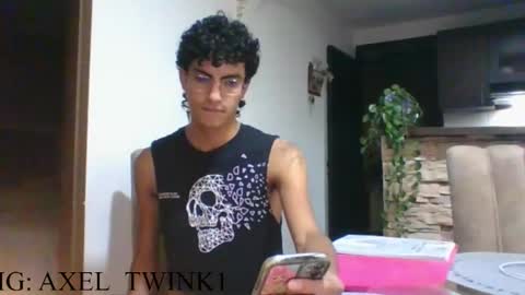 Axel  online show from 10-20-25, 01:39