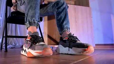 Snapshot of axellcollins chatting on 02-10-25, 09:04 im your little femboy ALEX online show from 02-10-25, 09:04