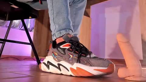 Snapshot of axellcollins chatting on 02-12-25, 09:43 im your little femboy ALEX online show from 02-12-25, 09:43