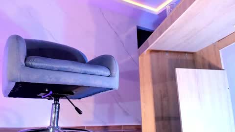 Snapshot of axellcollins chatting on 02-19-25, 05:49 im your little femboy ALEX online show from 02-19-25, 05:49