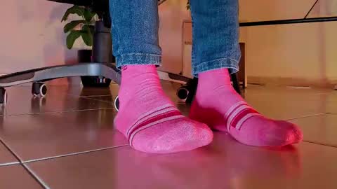 Snapshot of axellcollins chatting on 09-18-25, 05:31 im your little femboy ALEX online show from 09-18-25, 05:31