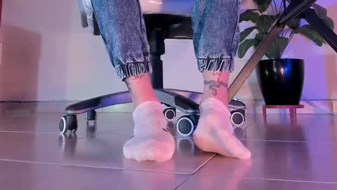 Snapshot of axellcollins chatting on 09-19-25, 04:36 im your little femboy ALEX online show from 09-19-25, 04:36