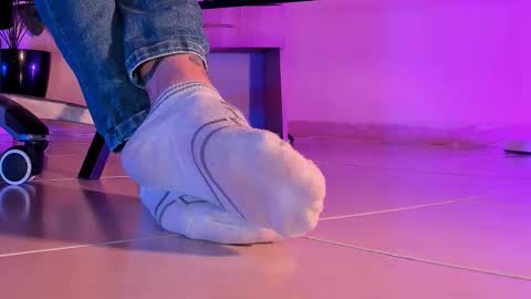 Snapshot of axellcollins chatting on 09-20-25, 05:41 im your little femboy ALEX online show from 09-20-25, 05:41