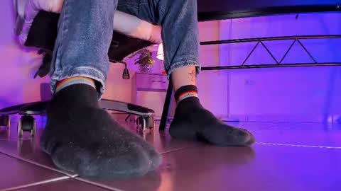 Snapshot of axellcollins chatting on 09-21-25, 06:04 im your little femboy ALEX online show from 09-21-25, 06:04