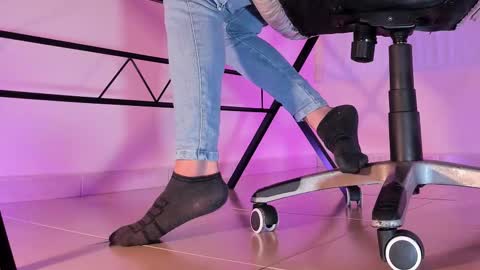 Snapshot of axellcollins chatting on 09-24-25, 04:27 im your little femboy ALEX online show from 09-24-25, 04:27