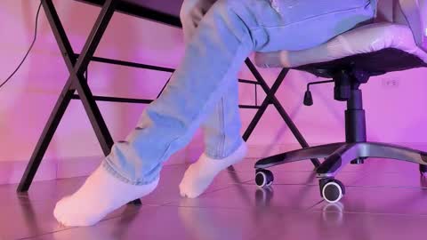 Snapshot of axellcollins chatting on 09-30-25, 05:12 im your little femboy ALEX online show from 09-30-25, 05:12