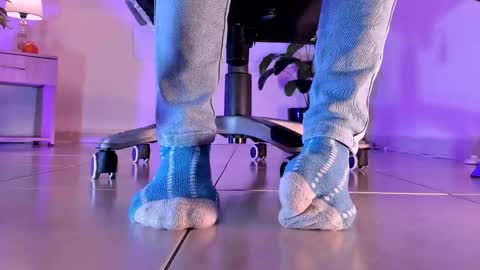 Snapshot of axellcollins chatting on 10-16-25, 10:22 im your little femboy ALEX online show from 10-16-25, 10:22