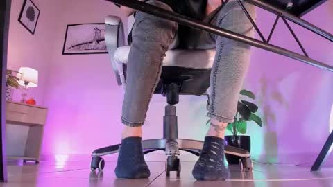 Snapshot of axellcollins chatting on 10-18-25, 09:15 im your little femboy ALEX online show from 10-18-25, 09:15