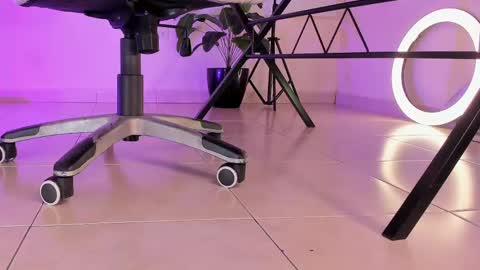 Snapshot of axellcollins chatting on 10-25-25, 12:40 im your little femboy ALEX online show from 10-25-25, 12:40