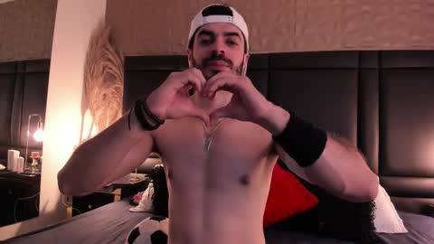 Axel Thompsom online show from 11-19-25, 11:21